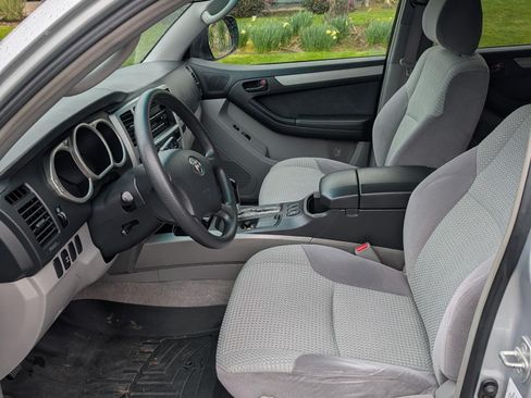 Used 2004 Toyota 4Runner Sport image 8