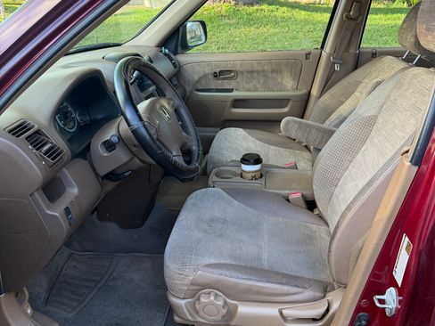 Used 2004 Honda CR-V LX image 2