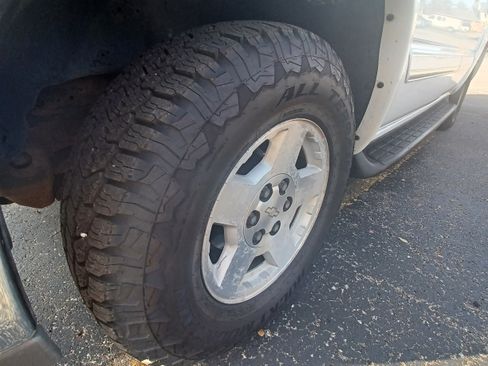 Used 2004 Chevrolet Suburban LT w/ Preferred Equipment Group image 14