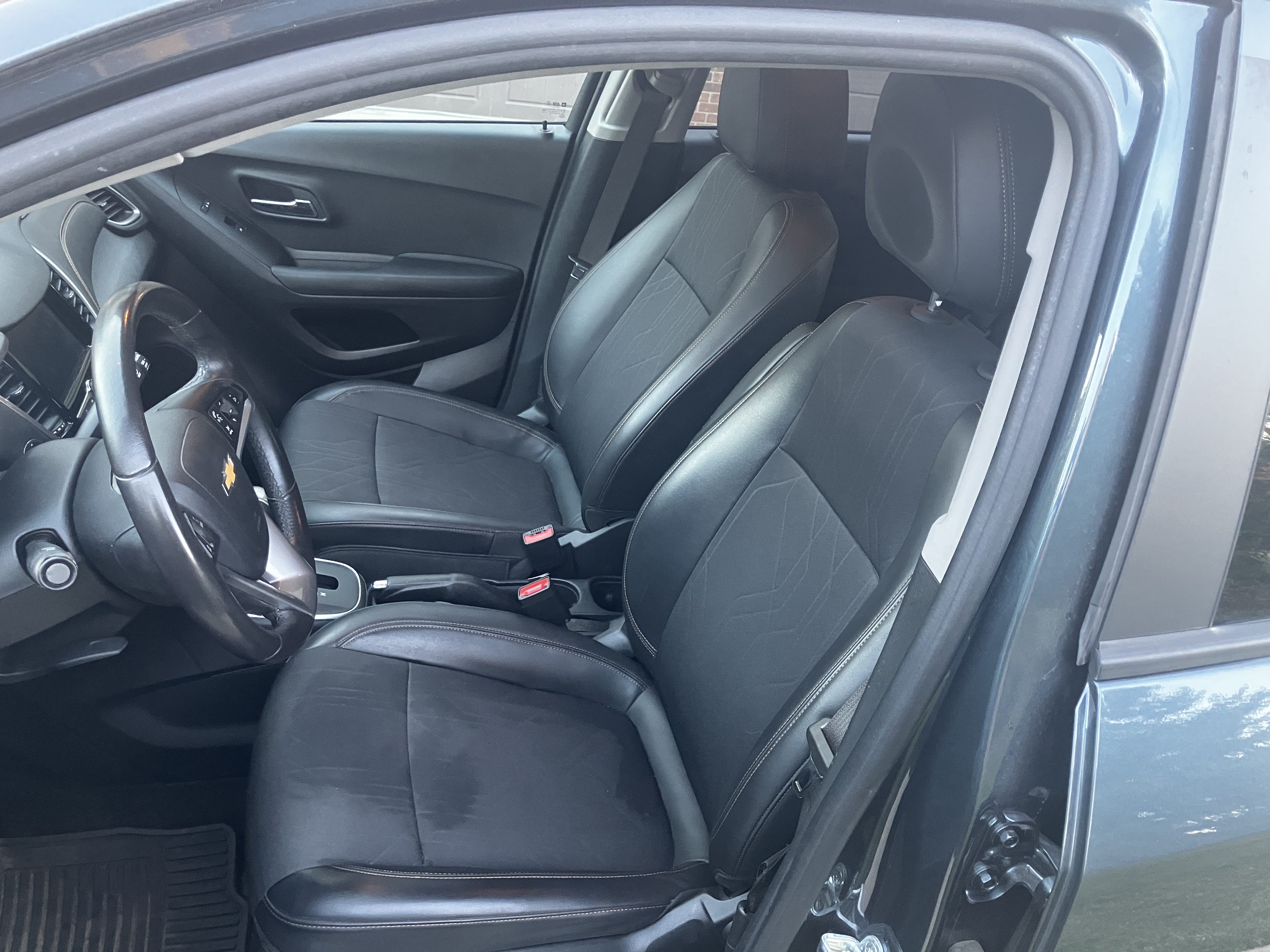 Used 2022 Chevrolet Trax LT w/ Driver Confidence Package AWD/4WD image 17