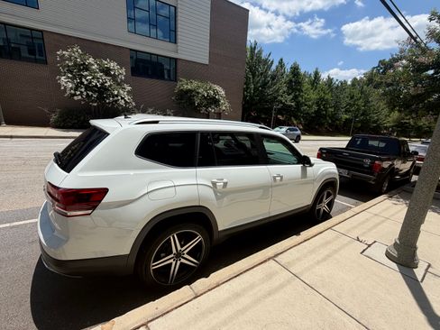 Used 2019 Volkswagen Atlas S FWD image 11