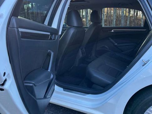 Used 2018 Volkswagen Passat 2.0T SE image 15