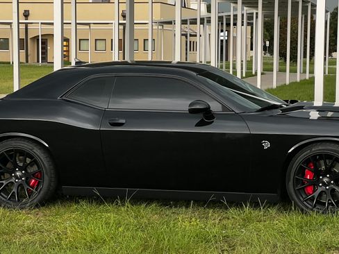 Used 2015 Dodge Challenger SRT Hellcat image 1