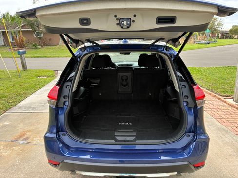 Used 2020 Nissan Rogue SV image 11