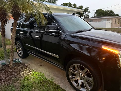 Used 2016 Cadillac Escalade Premium image 13