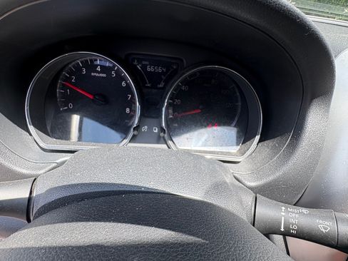 Used 2019 Nissan Versa SV image 3