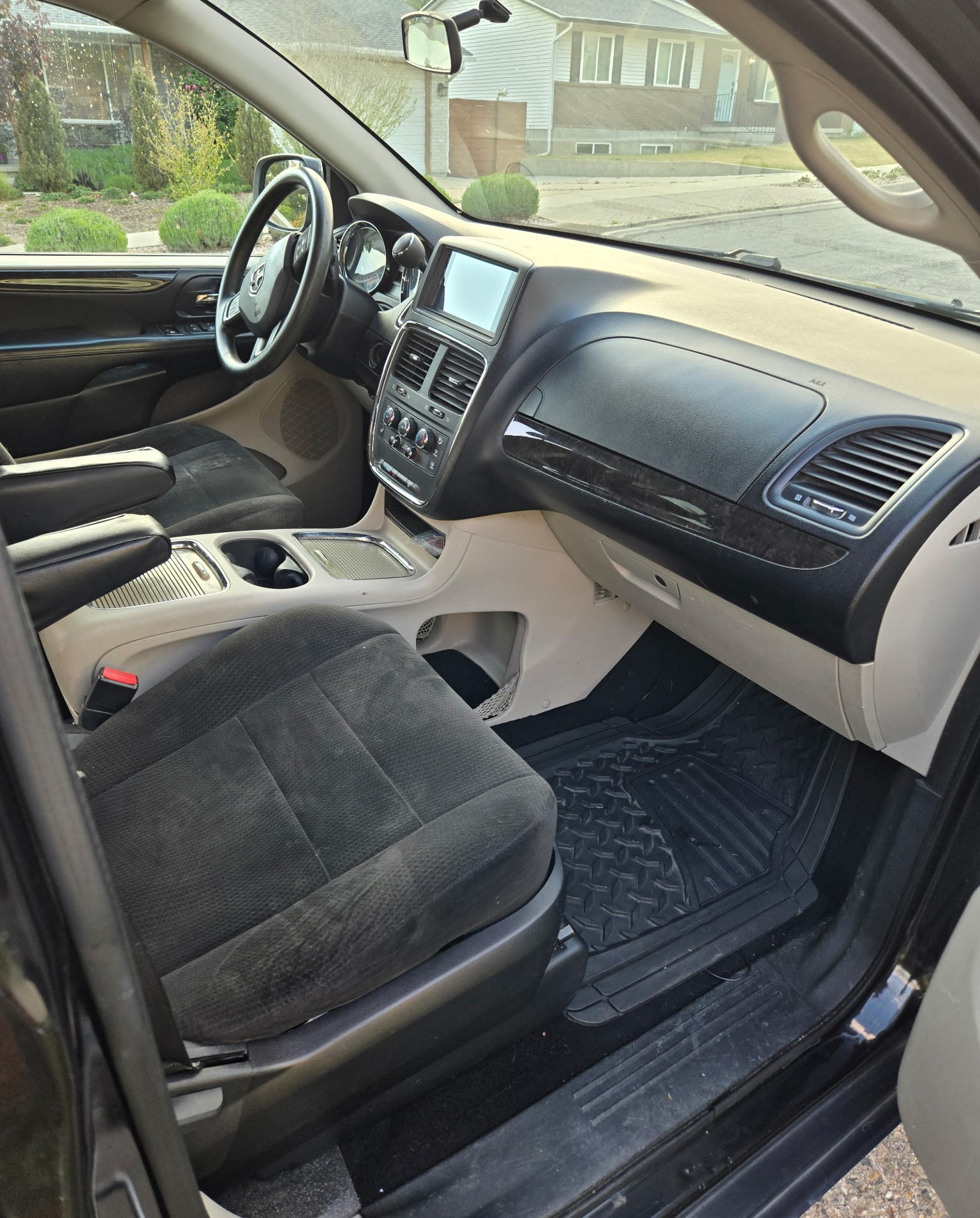 Used 2012 Dodge Grand Caravan SXT FWD image 5