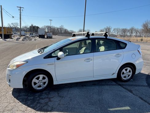 Used 2010 Toyota Prius Five image 1