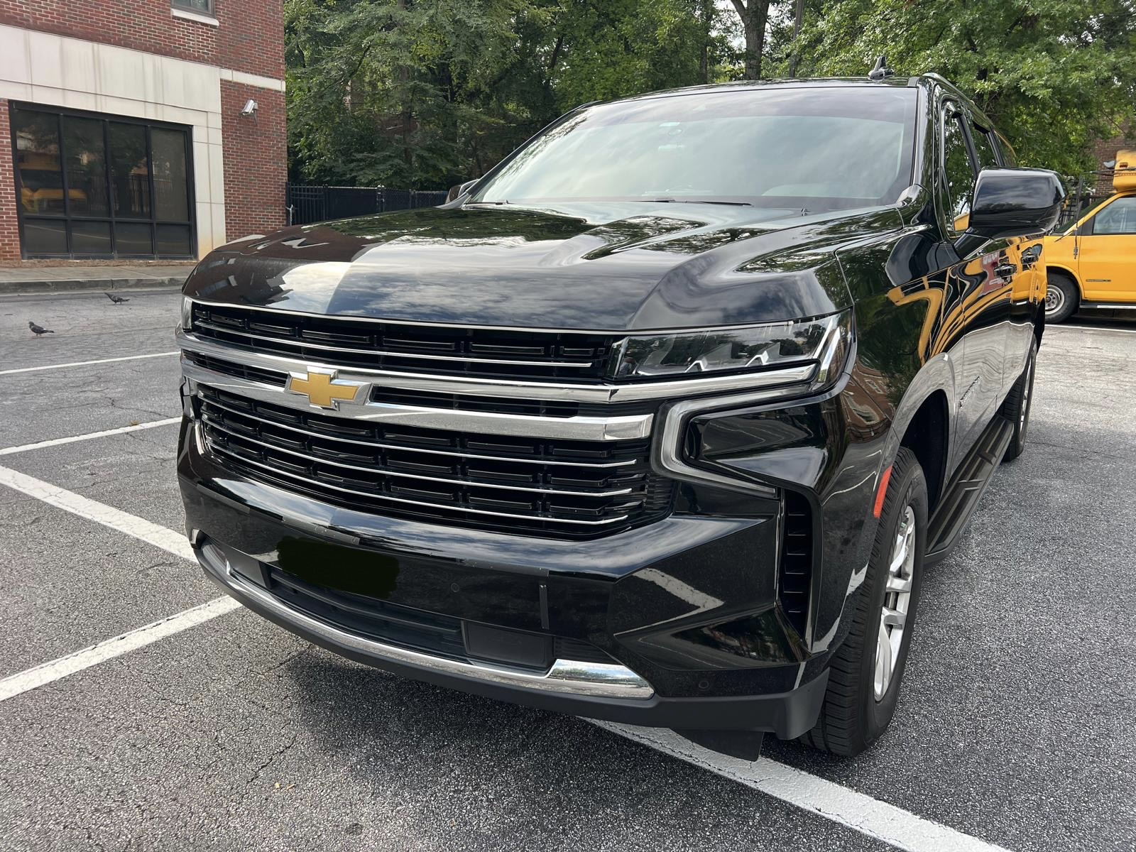 Used 2023 Chevrolet Suburban LT RWD image 1