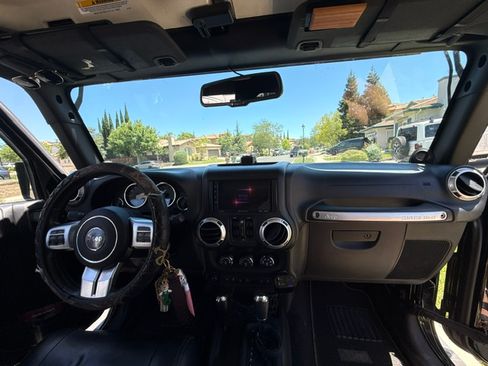 Used 2011 Jeep Wrangler Unlimited 70th Anniversary w/ Connectivity Group AWD/4WD image 8