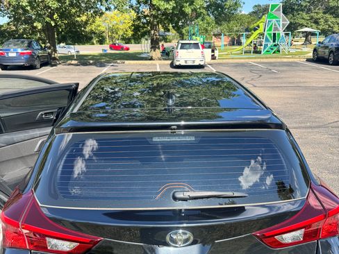 Used 2017 Toyota Corolla iM image 5