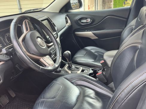 Used 2017 Jeep Cherokee Latitude w/ True North Edition image 9