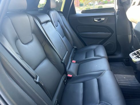 Used 2024 Volvo XC60 B5 Ultimate w/ Protection Package Premier image 4