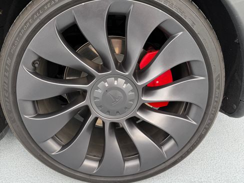 Used 2023 Tesla Model Y Performance AWD/4WD image 20