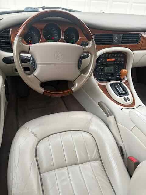 Used 2003 Jaguar XJ8 RWD image 10