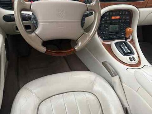 Used 2003 Jaguar XJ8 RWD image 10