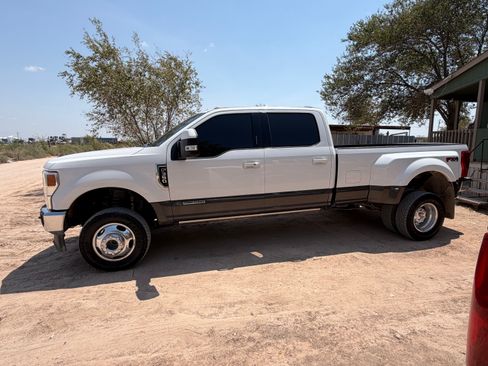 Used 2020 Ford F350 Lariat w/ Lariat Ultimate Package AWD/4WD image 4