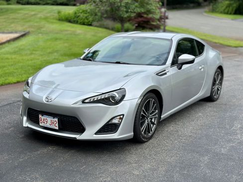 Used 2013 Scion FR-S RWD image 1