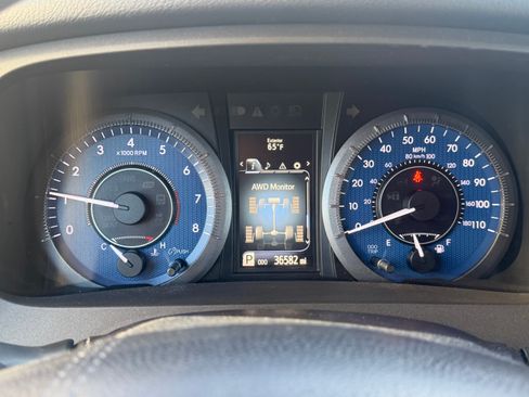 Used 2015 Toyota Sienna XLE image 9