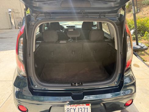 Used 2018 Kia Soul + image 8