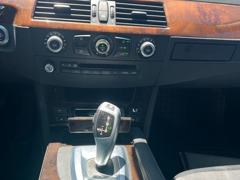 Used 2010 BMW 535i xDrive Wagon AWD/4WD image 12