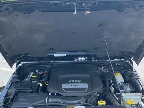 Used 2015 Jeep Wrangler Unlimited Sahara image 20