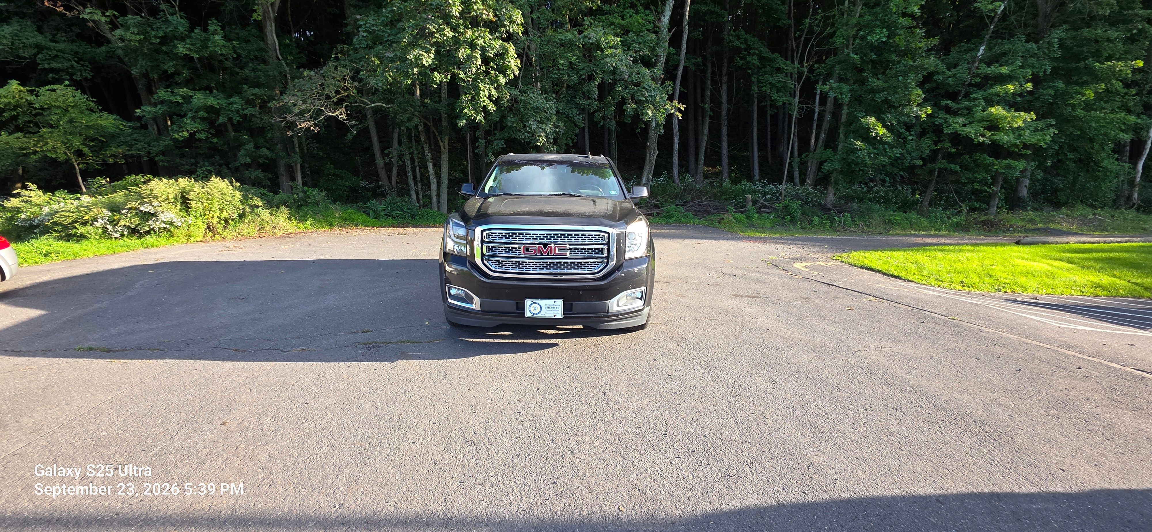 Used 2015 GMC Yukon SLE w/ Convenience Package AWD/4WD image 1
