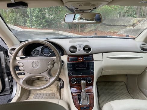 Used 2009 Mercedes-Benz CLK 350 Cabriolet image 9