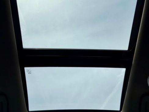 Used 2019 Nissan Rogue SL w/ Premium Package image 13