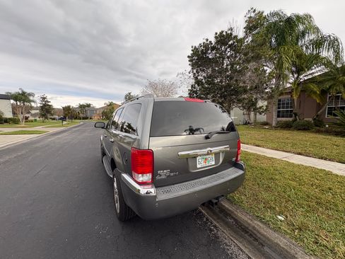 Used 2008 Chrysler Aspen Limited image 2
