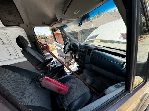 Used 2007 Dodge Sprinter 2500 w/ Comfort Seating Group image 14