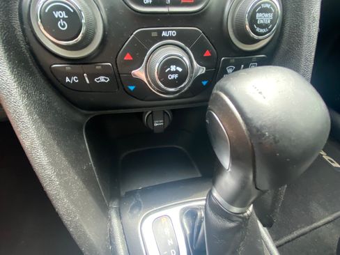 Used 2013 Dodge Dart Limited w/ Technology Group image 13