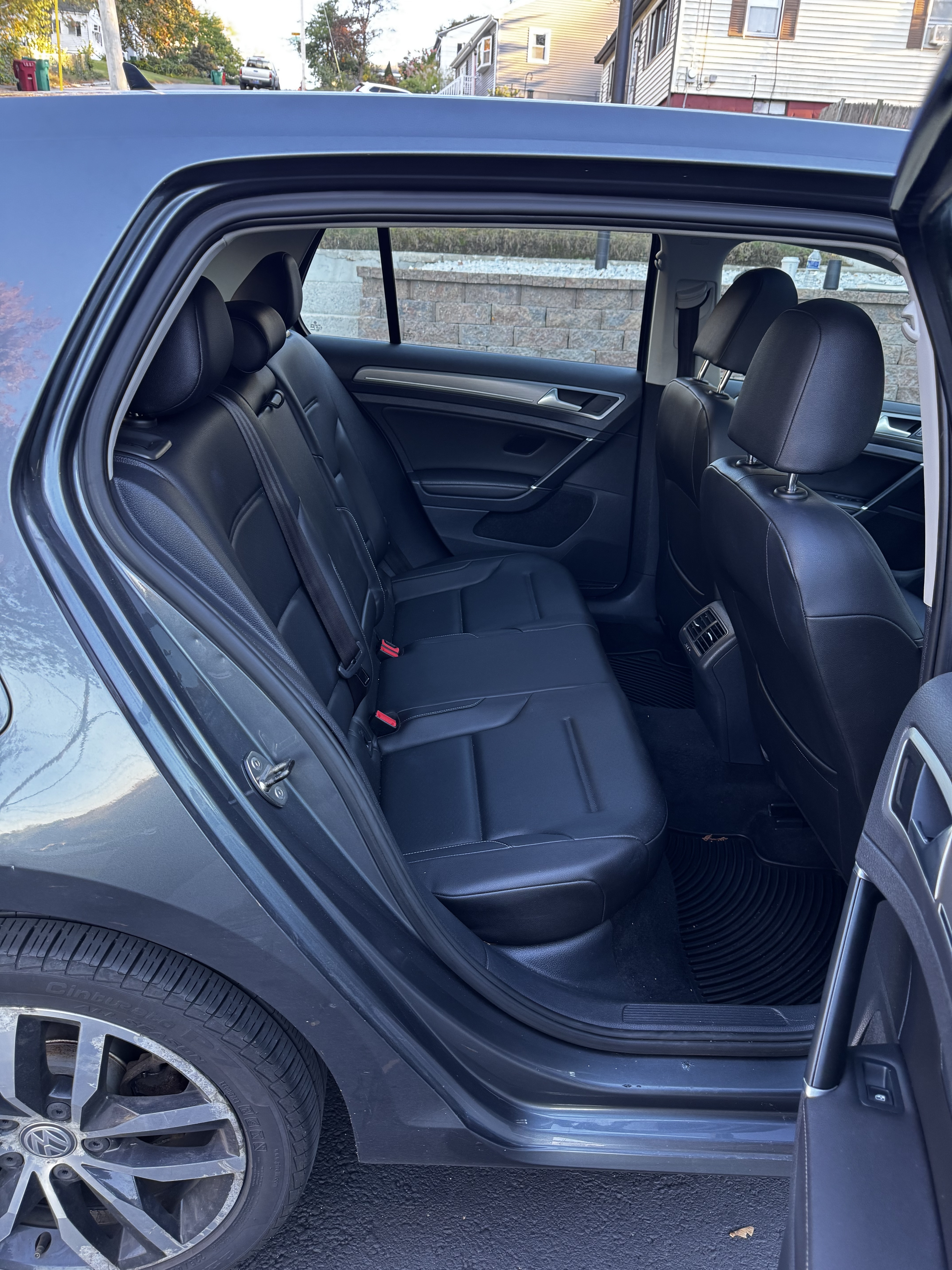 Used 2016 Volkswagen Golf SE w/ Lighting Package FWD image 21