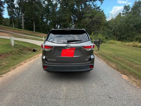 Used 2016 Toyota Highlander XLE FWD image 9