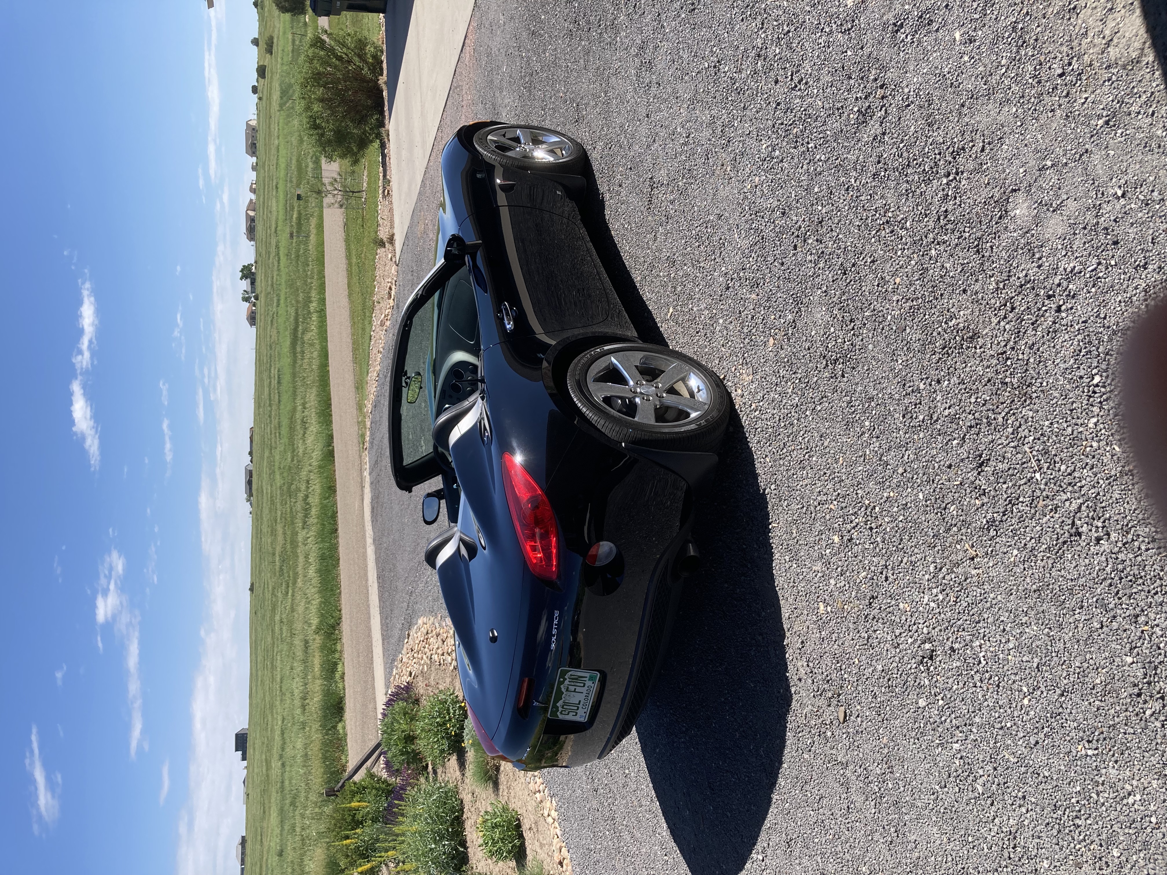 Used 2006 Pontiac Solstice Convertible w/ Premium Package RWD image 2