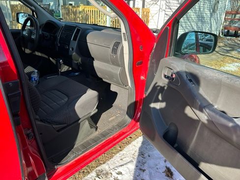 Used 2010 Nissan Frontier SE w/ SE Value Truck Pkg image 15