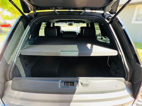 Used 2020 Land Rover Range Rover HSE image 13