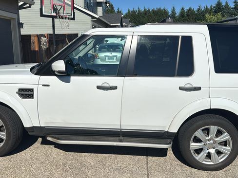 Used 2015 Land Rover LR4 HSE AWD/4WD image 2