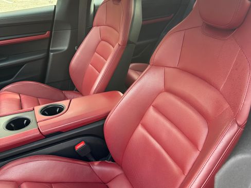 Used 2020 Porsche Taycan 4S image 10