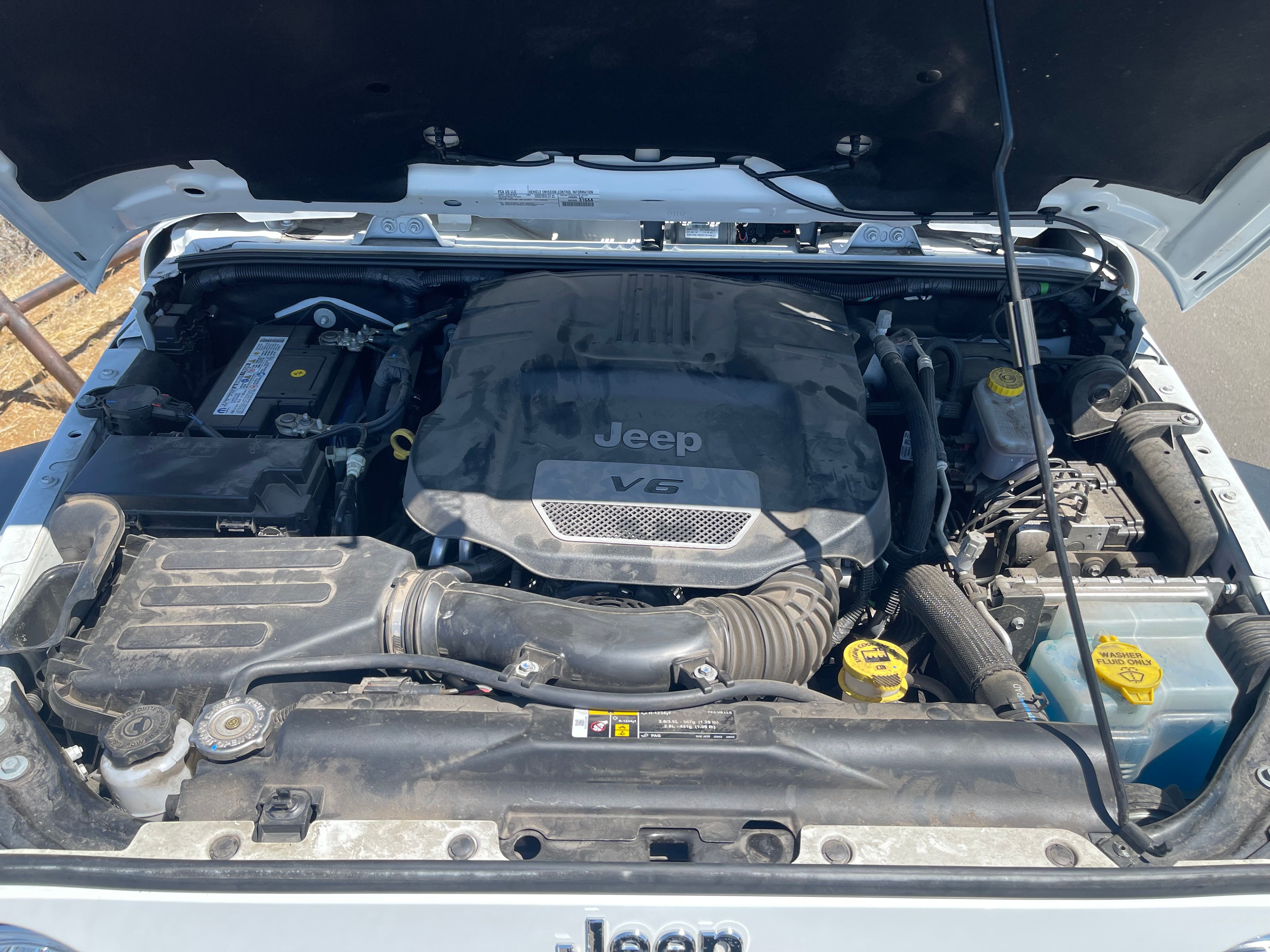 Used 2018 Jeep Wrangler Unlimited Rubicon w/ Connectivity Group AWD/4WD image 16