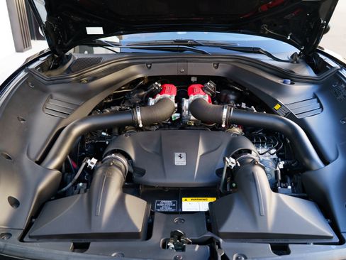 Used 2015 Ferrari California T image 10