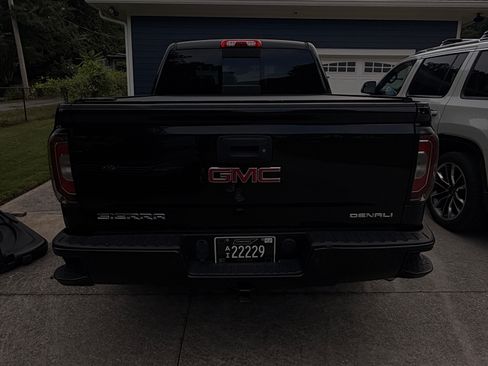 Used 2016 GMC Sierra 1500 Denali w/ Enhanced Driver Alert Package AWD/4WD image 4