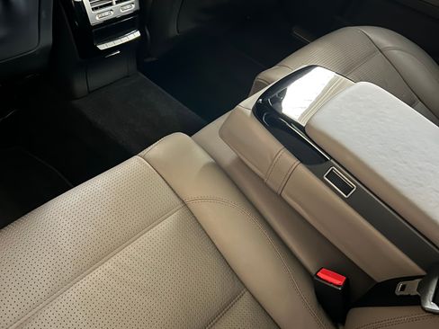 Used 2011 Mercedes-Benz S 63 AMG image 9