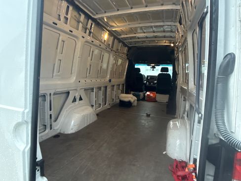 Used 2021 Mercedes-Benz Sprinter 2500 image 6