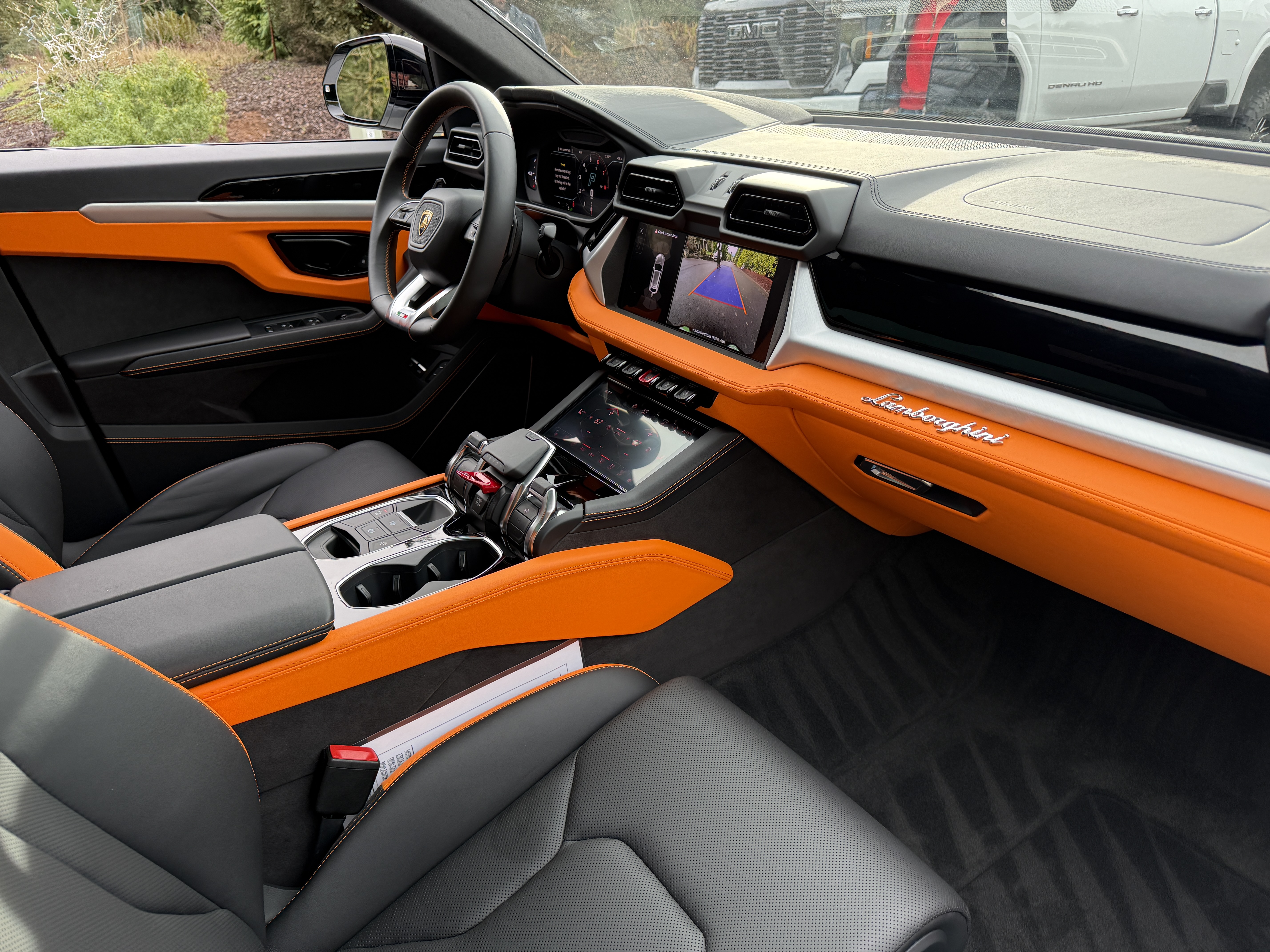 Used 2025 Lamborghini Urus SE AWD/4WD image 7