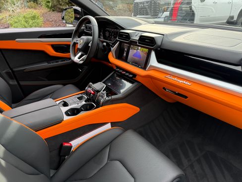 Used 2025 Lamborghini Urus SE AWD/4WD image 7