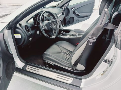 Used 2009 Mercedes-Benz SLK 300 image 13