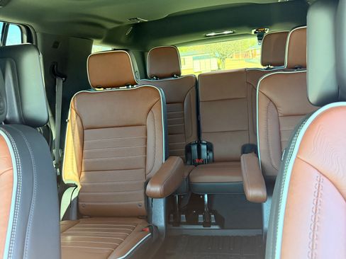 Used 2023 GMC Yukon Denali Ultimate image 11