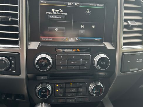 Used 2015 Ford F150 Platinum w/ Equipment Group 701A Luxury AWD/4WD image 20