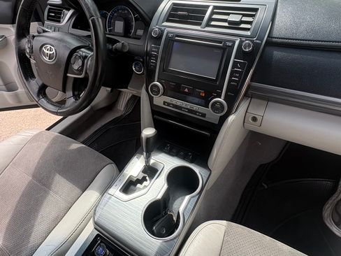 Used 2014 Toyota Camry XLE w/ Leather Package FWD image 9
